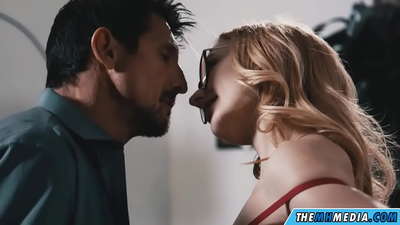 淫乱ブロンドとのロマンチックなセックス